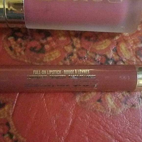 Buxom Lipsticks with Makeup Bag - Picture 4 of 5